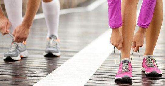 atarse los cordones de los zapatos antes de correr para bajar de peso